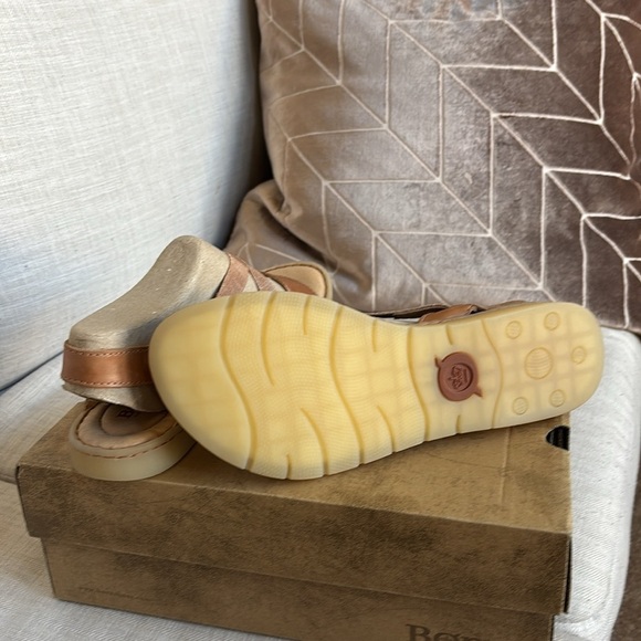 Born Women’s Atiana Strappy Slingback Comfort Flat Sandal Tan Leather Size 11 - Picture 9 of 10